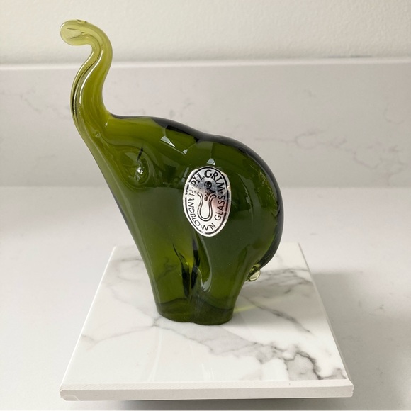 Vintage 1970s Green Handblown glass elephant by Pilgram Glass, Trunk Up! - Picture 2 of 5